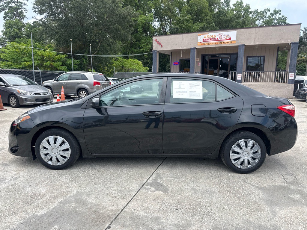 2017 Toyota Corolla Image 2