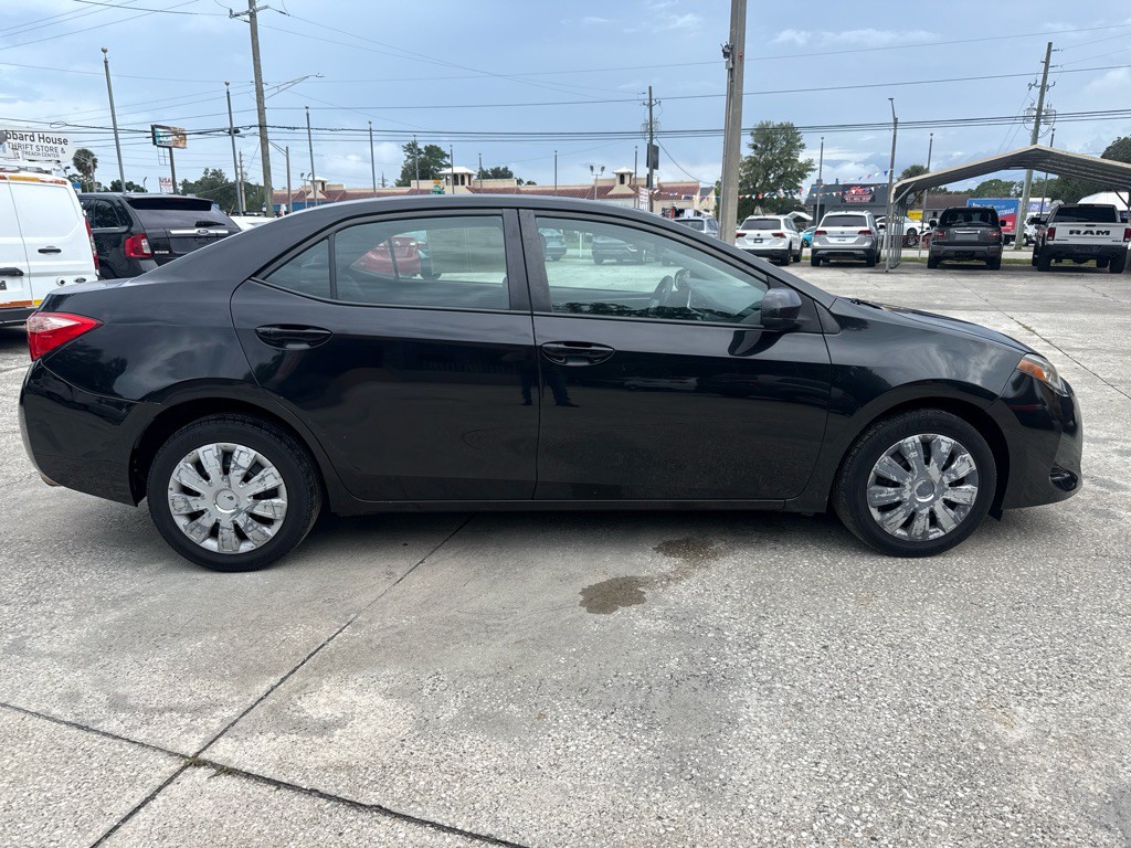 2017 Toyota Corolla Image 5