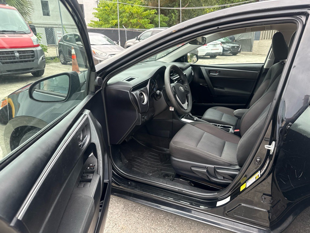 2017 Toyota Corolla Image 10