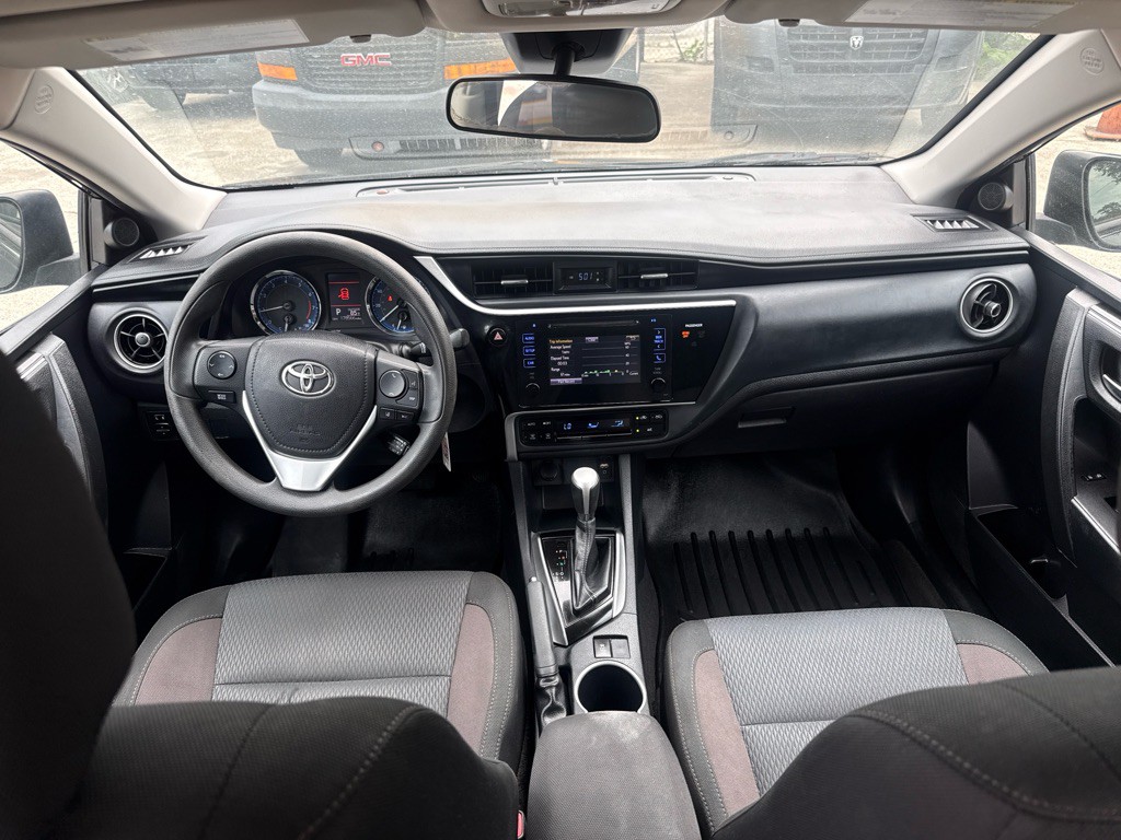 2017 Toyota Corolla Image 11