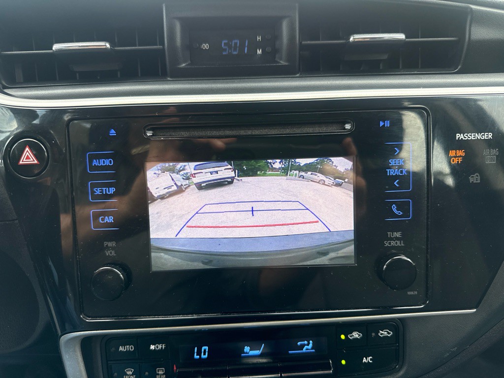 2017 Toyota Corolla Image 17