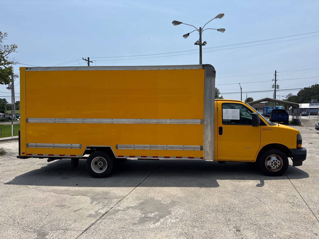 2020 GMC Savana Image 5