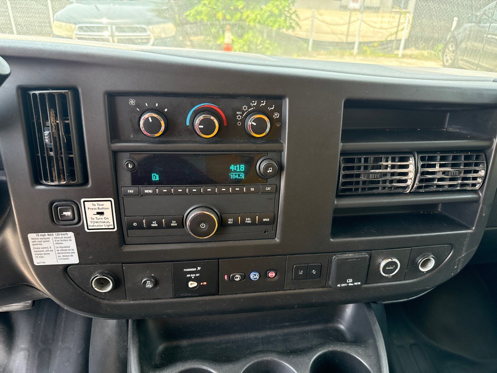 2020 GMC Savana Image 9