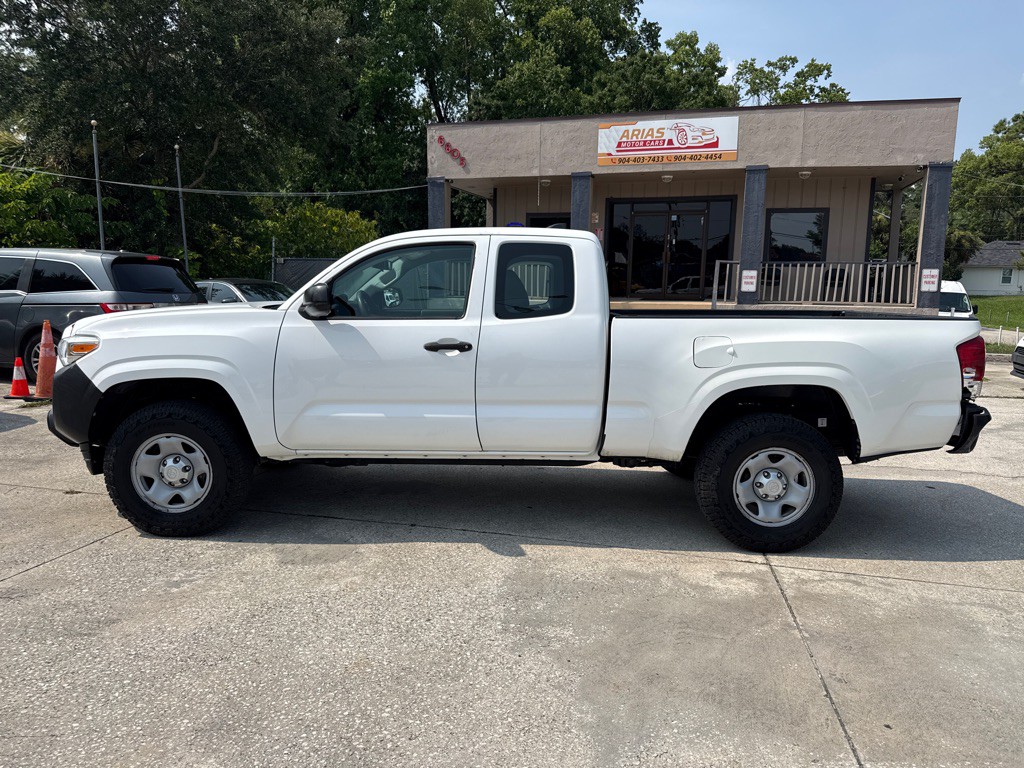 2018 Toyota Tacoma Image 2