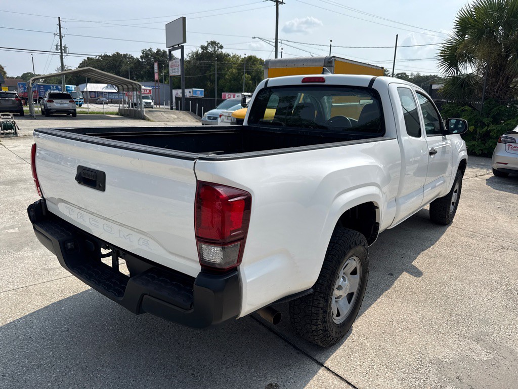 2018 Toyota Tacoma Image 4