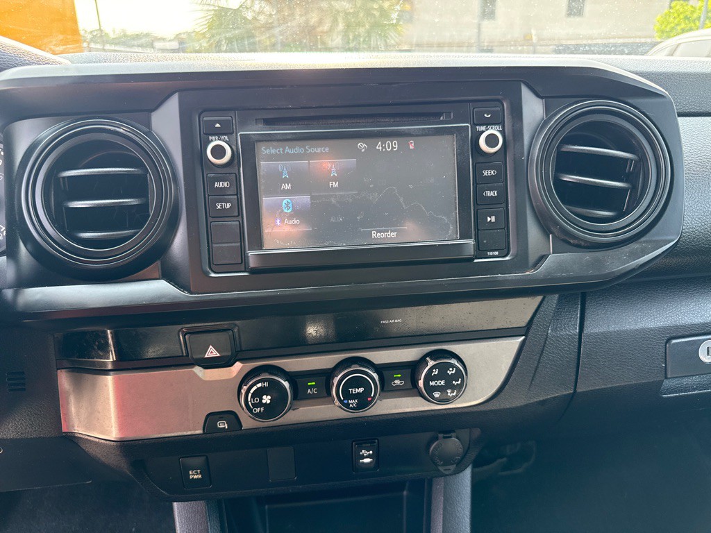 2018 Toyota Tacoma Image 11