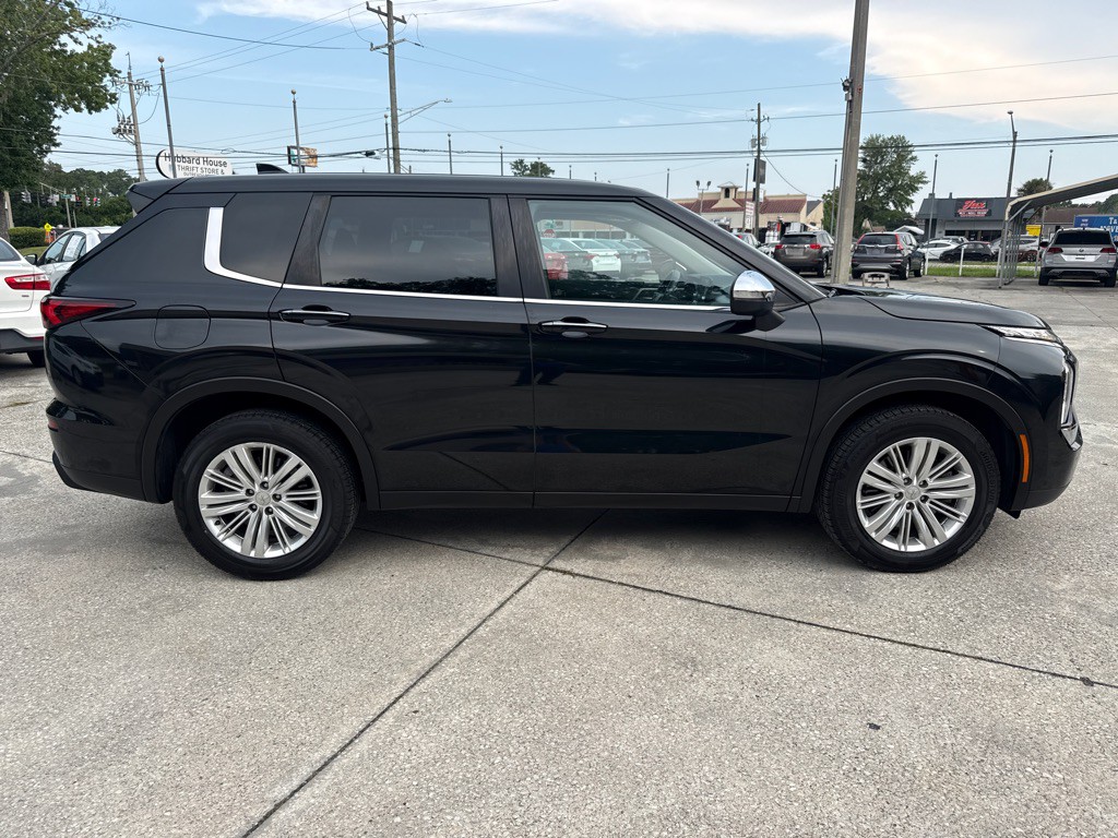 2022 Mitsubishi Outlander Image 5