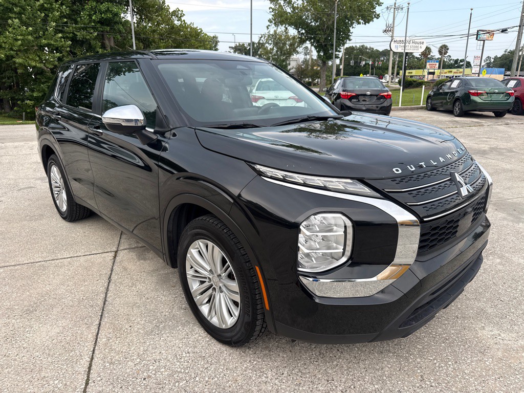 2022 Mitsubishi Outlander Image 6