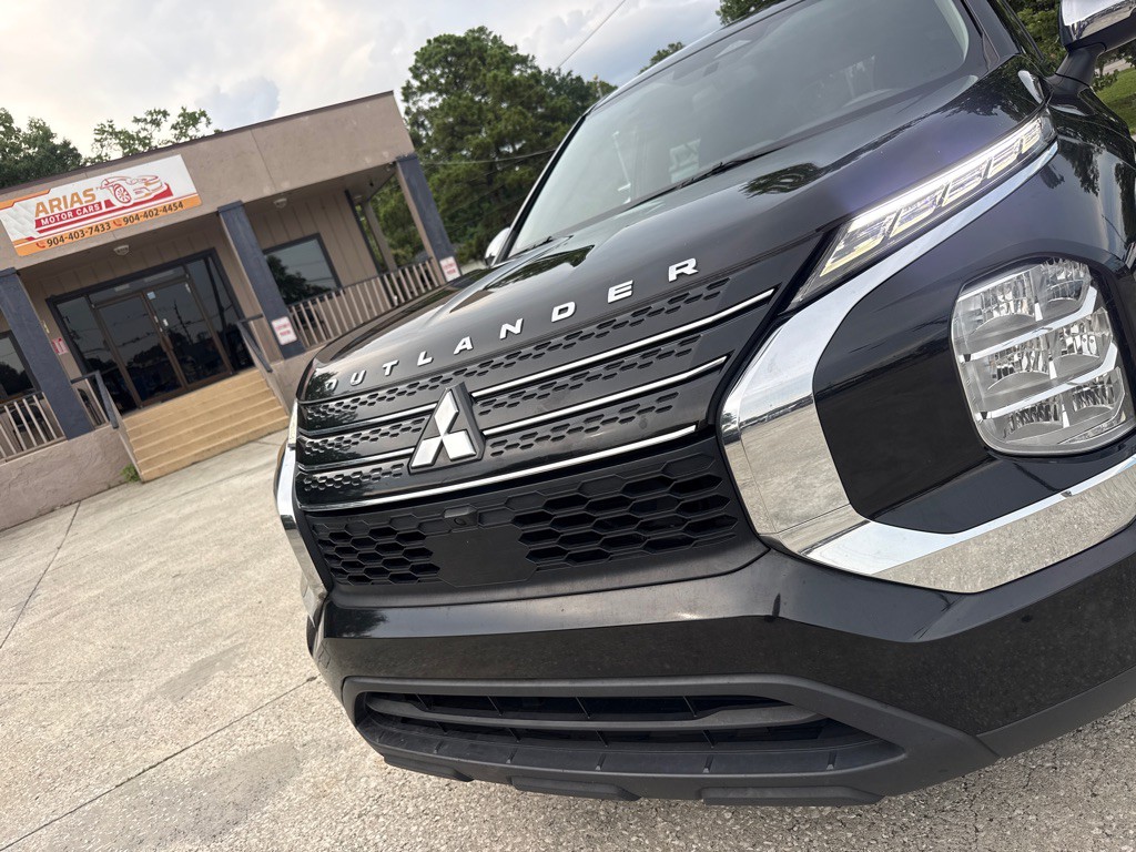 2022 Mitsubishi Outlander Image 7