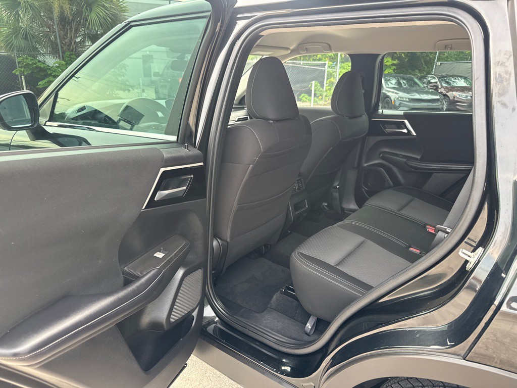 2022 Mitsubishi Outlander Image 16