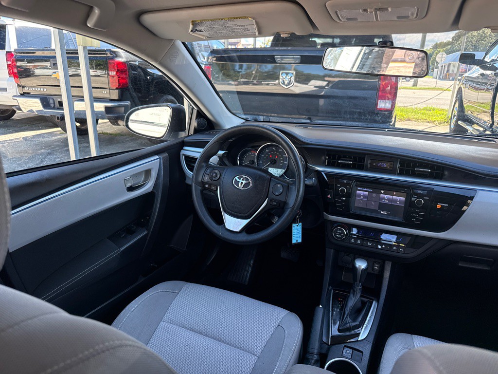 2015 Toyota Corolla Image 11