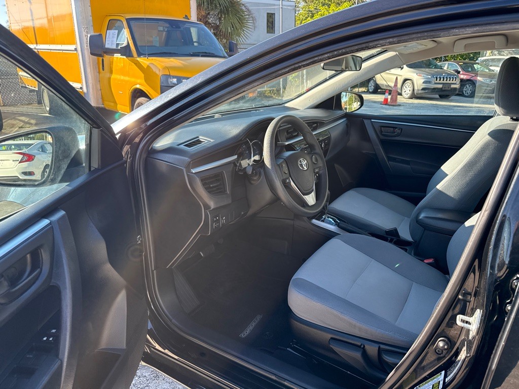 2015 Toyota Corolla Image 9