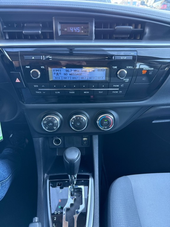 2015 Toyota Corolla Image 13