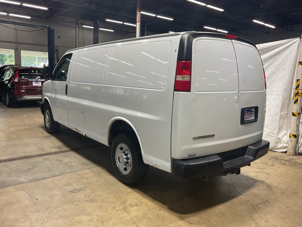 2012 Chevrolet Express Image 3