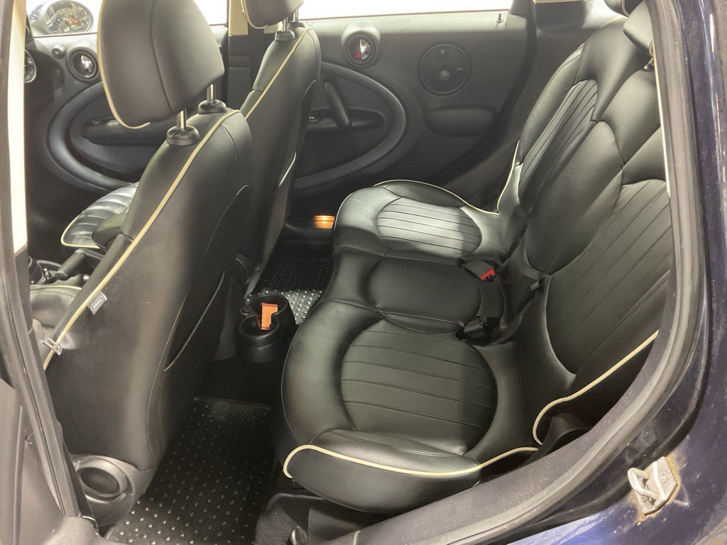 2015 MINI Cooper Image 7