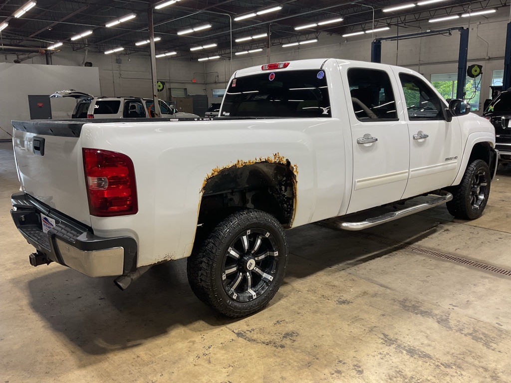 2010 Chevrolet Silverado 1500 Image 3