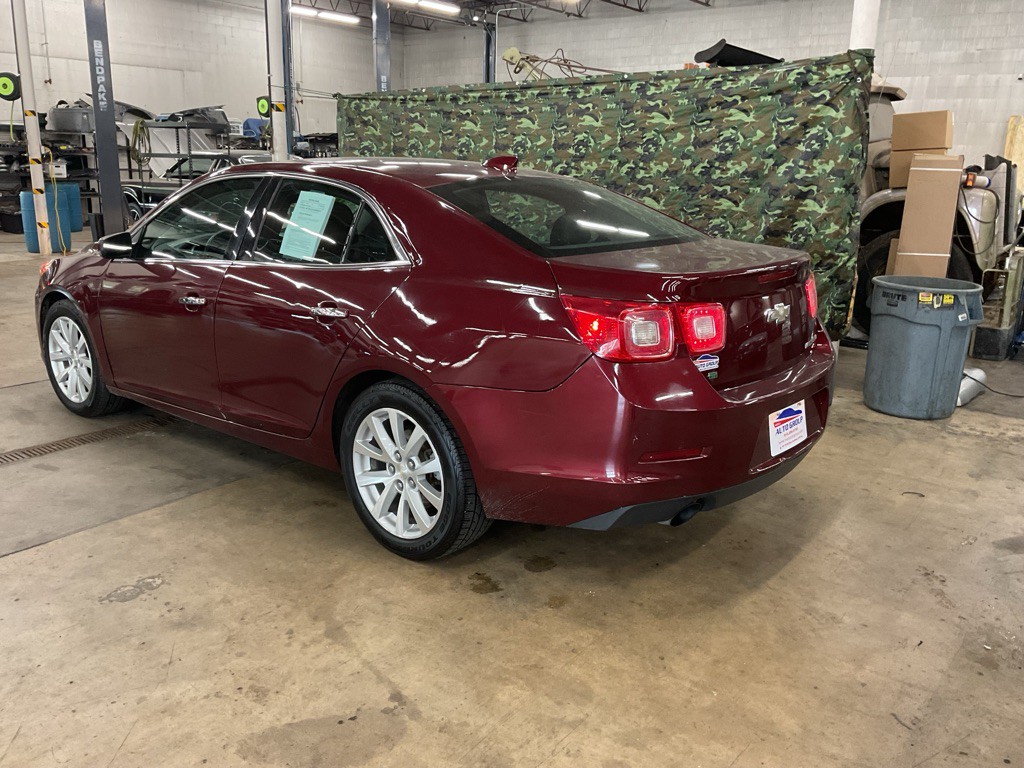 2015 Chevrolet Malibu Image 2