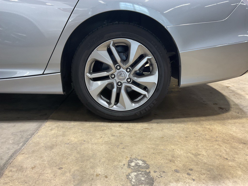 2019 Honda Accord Image 10