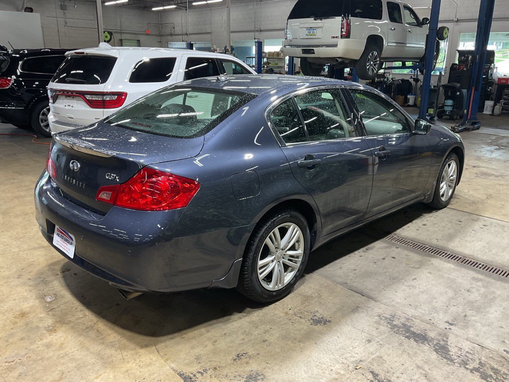 2011 INFINITI G37 Image 3