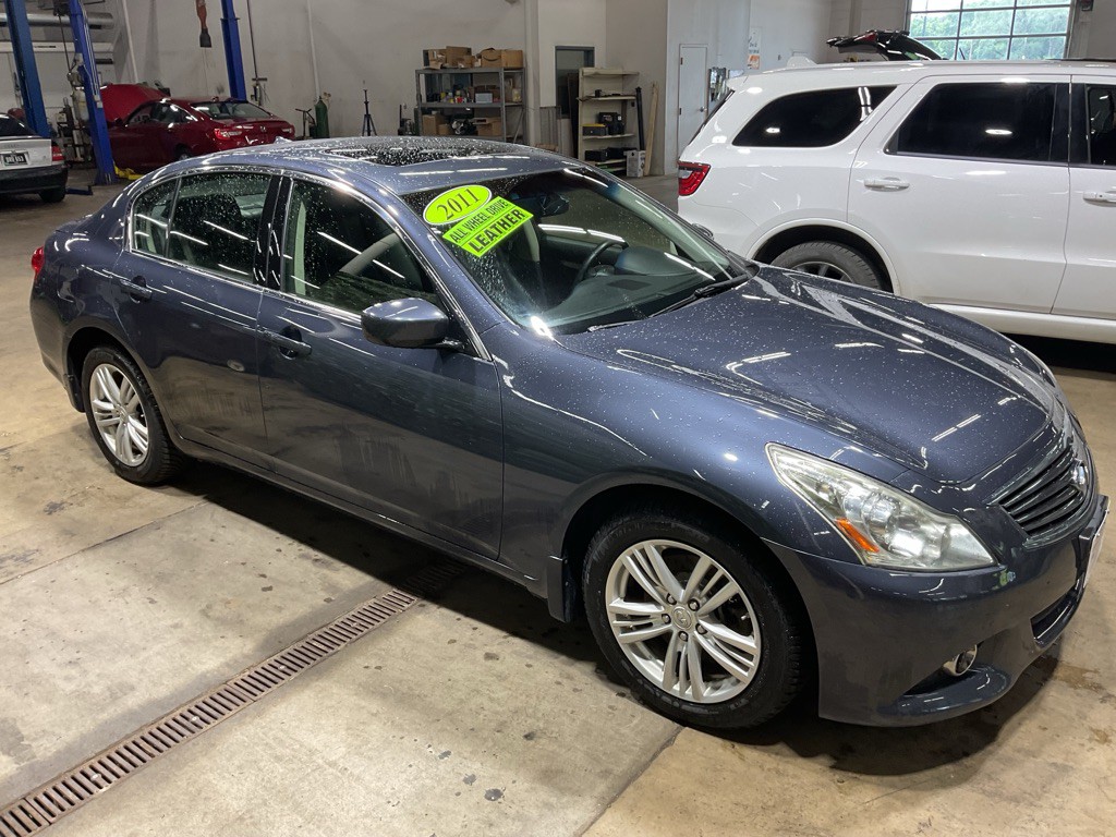 2011 INFINITI G37 Image 4