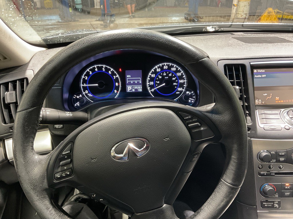 2011 INFINITI G37 Image 8