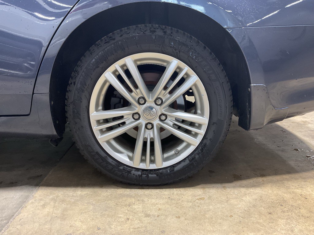 2011 INFINITI G37 Image 10
