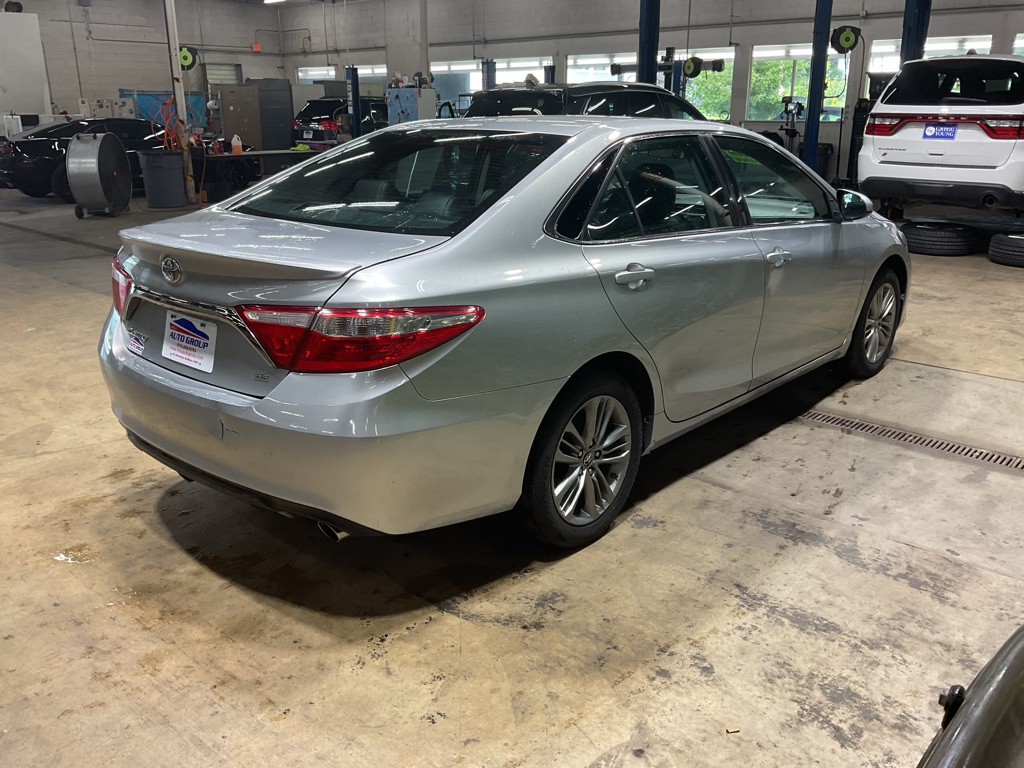 2017 Toyota Camry Image 3