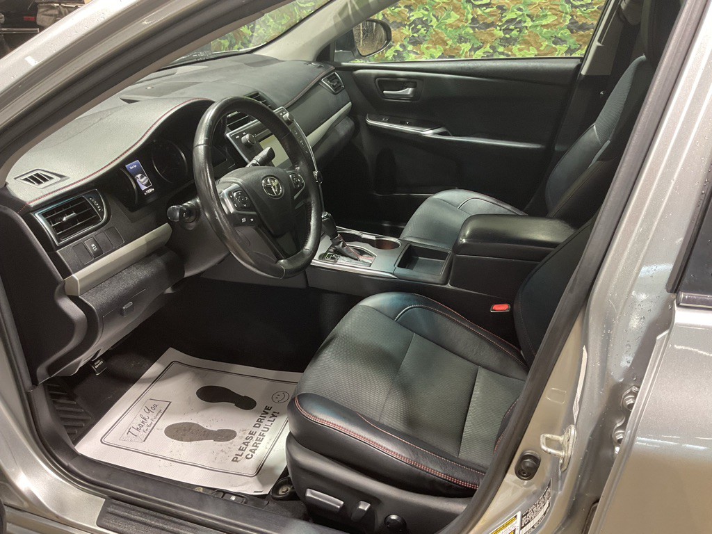 2017 Toyota Camry Image 5