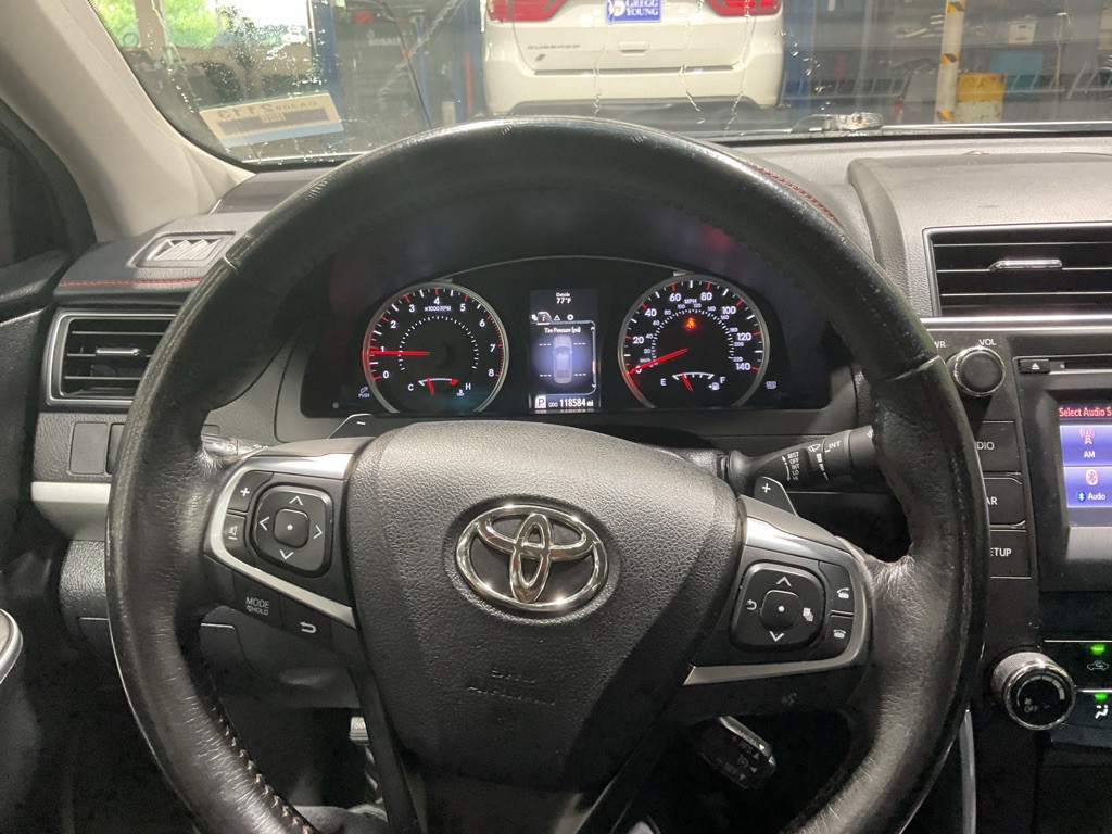 2017 Toyota Camry Image 7