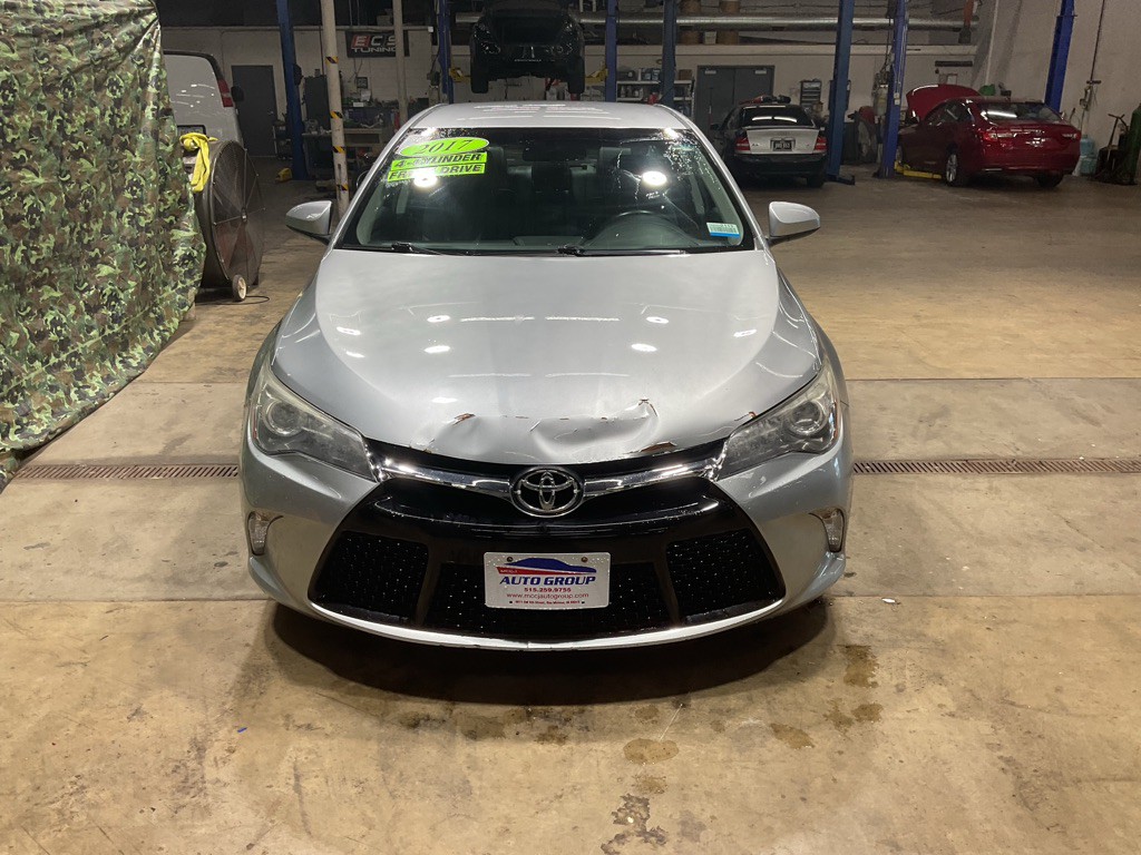 2017 Toyota Camry Image 10