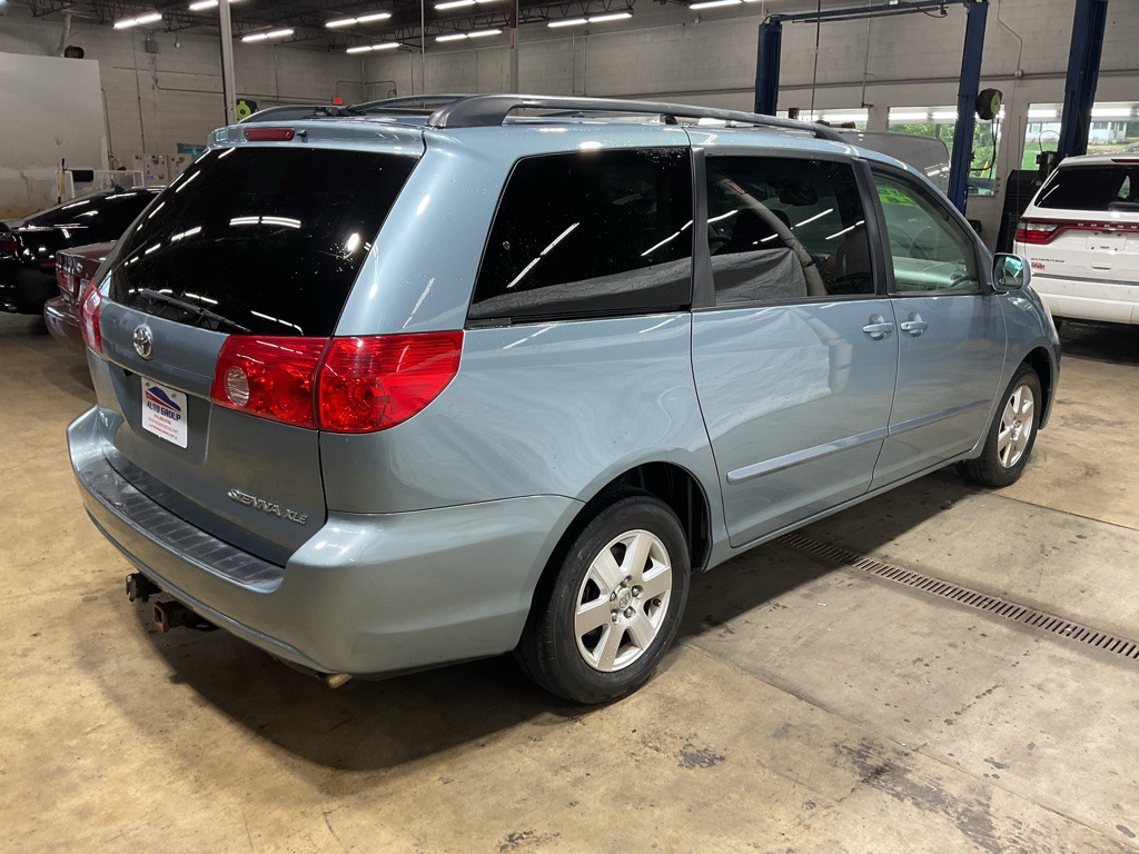 2009 Toyota Sienna Image 3