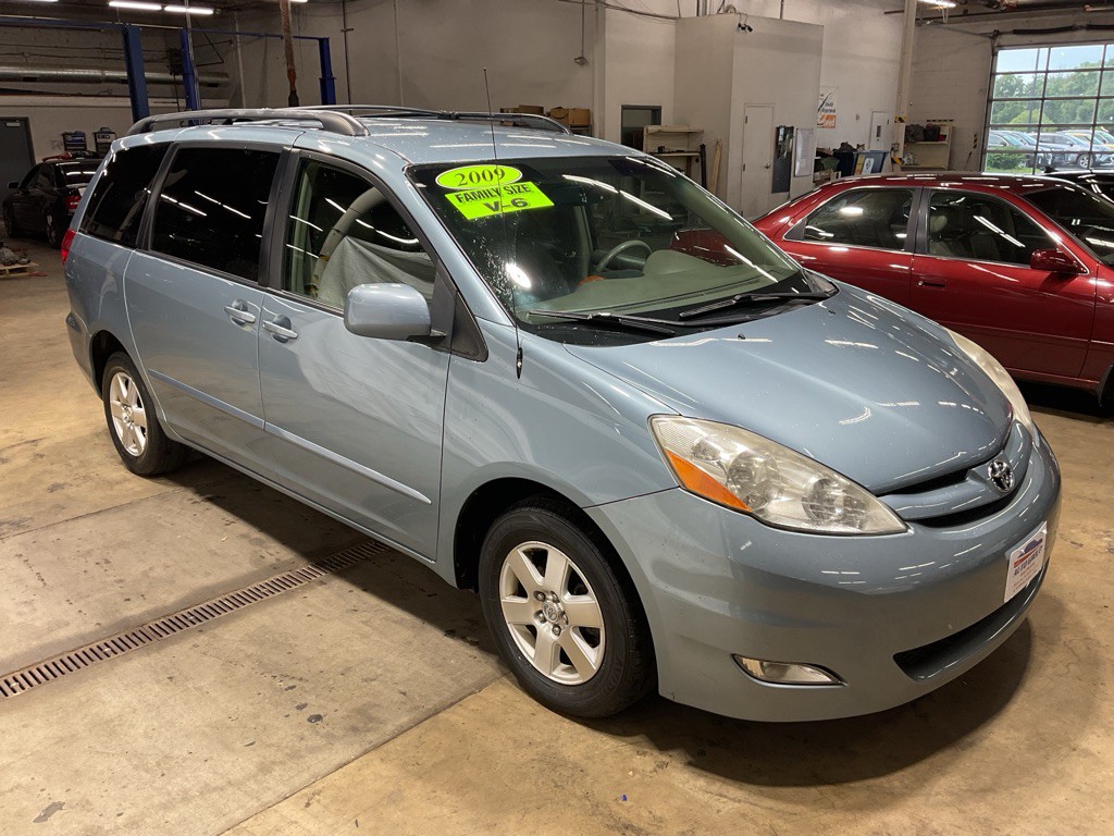 2009 Toyota Sienna Image 4