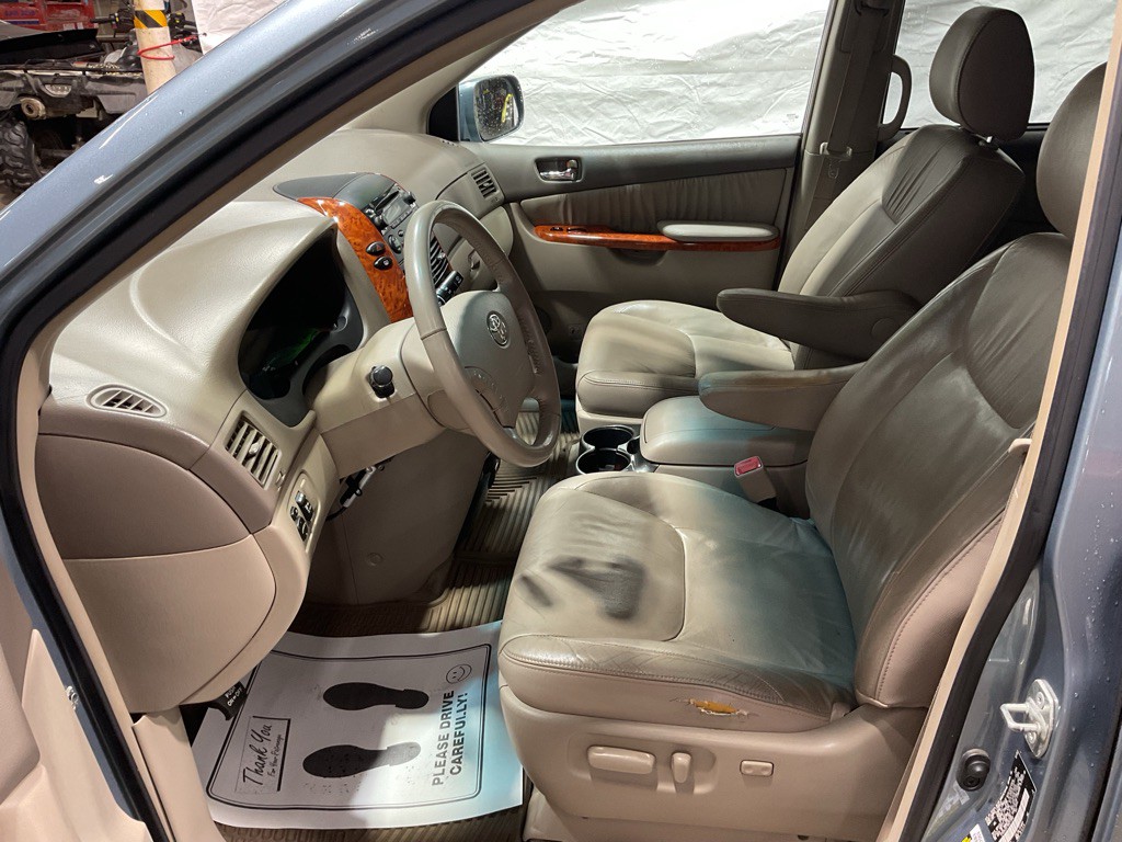 2009 Toyota Sienna Image 6