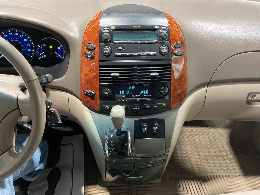 2009 Toyota Sienna Image 9