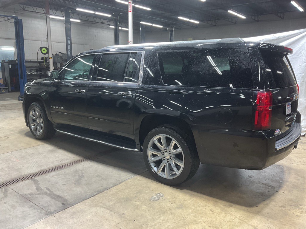 2017 Chevrolet Suburban Image 2