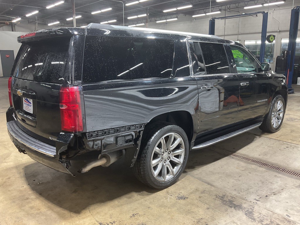 2017 Chevrolet Suburban Image 3