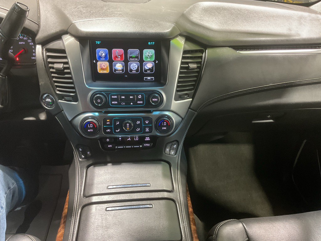 2017 Chevrolet Suburban Image 10