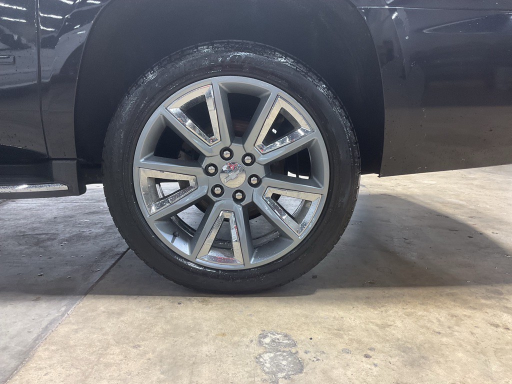 2017 Chevrolet Suburban Image 11