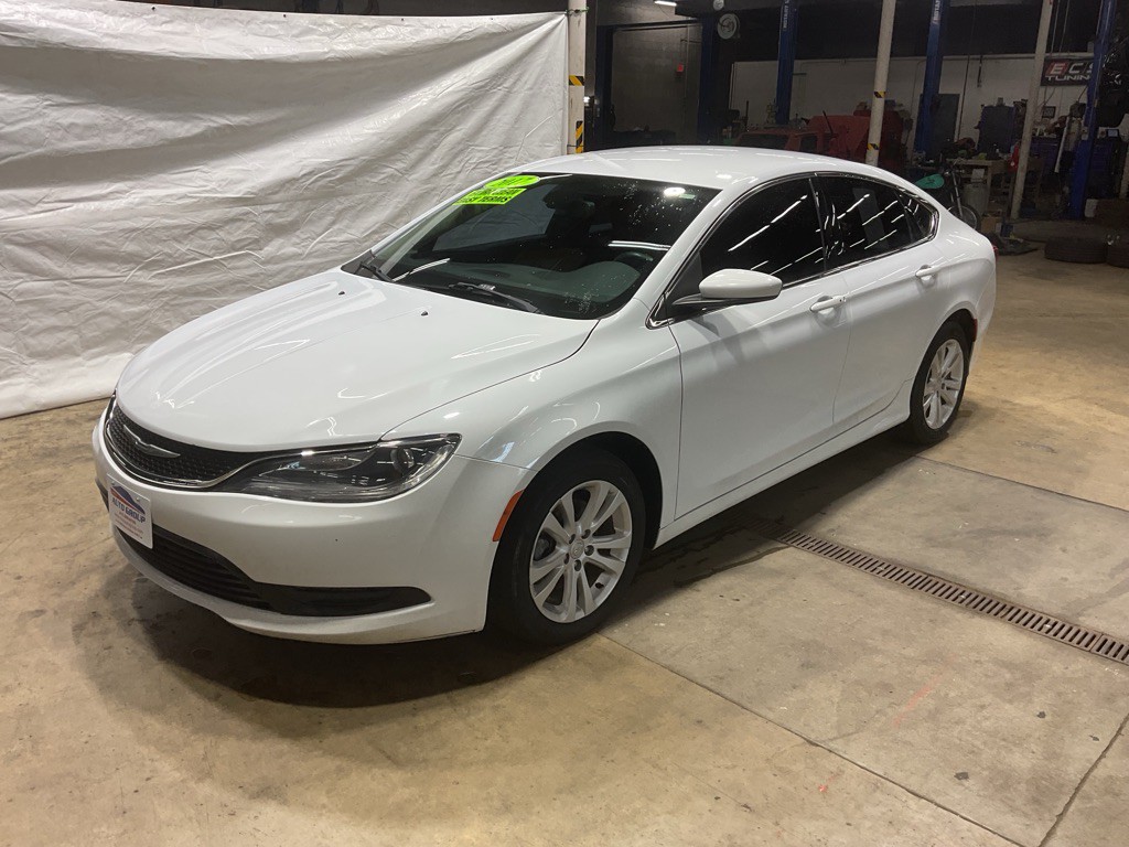 2017 Chrysler 200 Image 1