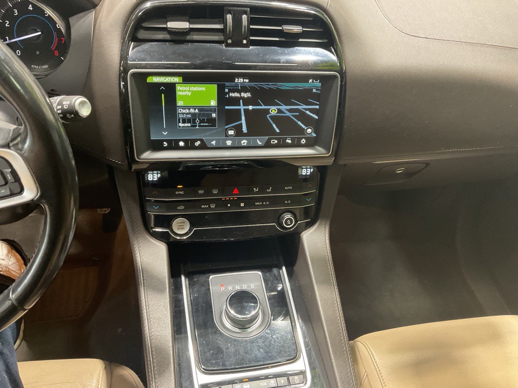 2020 Jaguar F-PACE Image 9