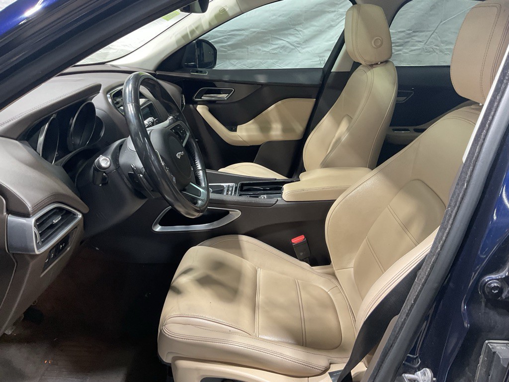 2020 Jaguar F-PACE Image 11