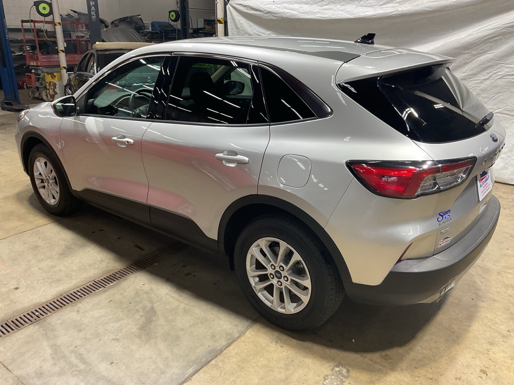 2020 Ford Escape Image 2