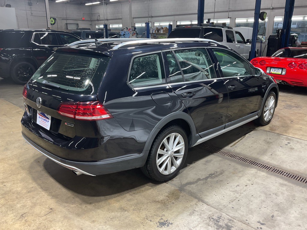 2019 Volkswagen Golf Image 3