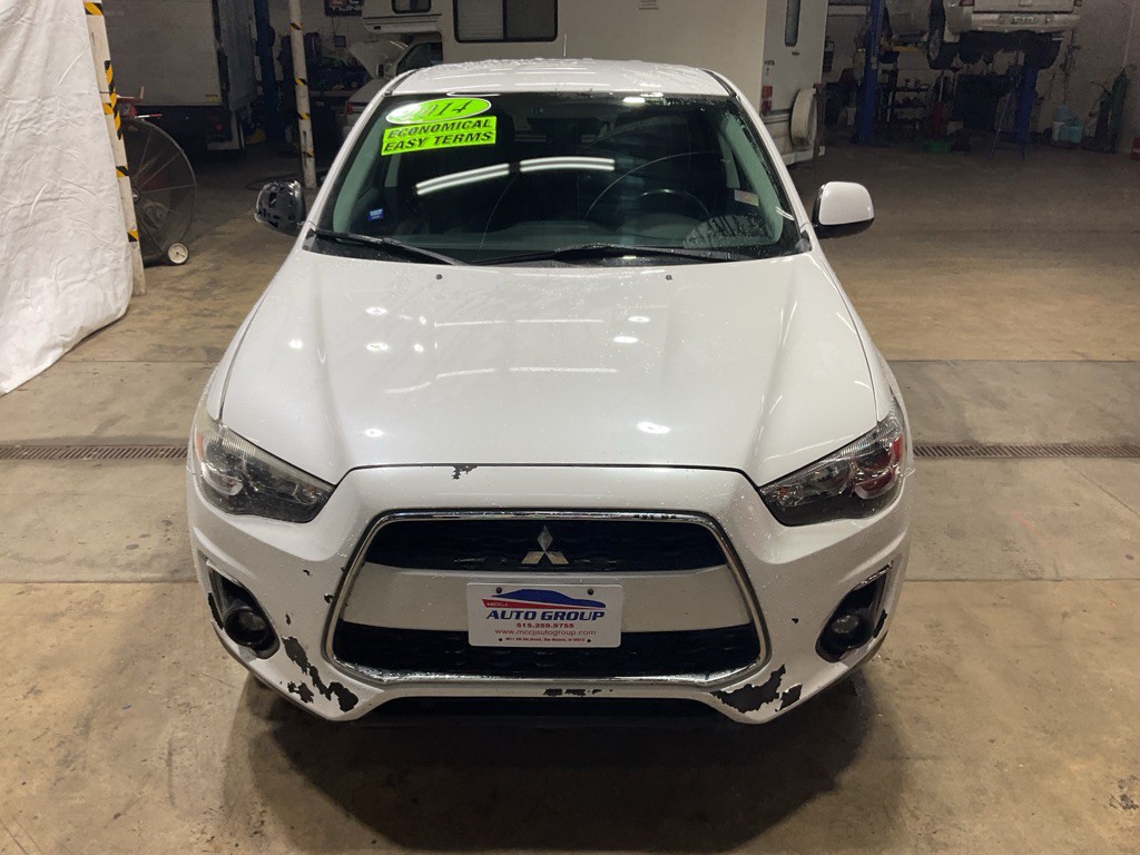2014 Mitsubishi Outlander Image 2