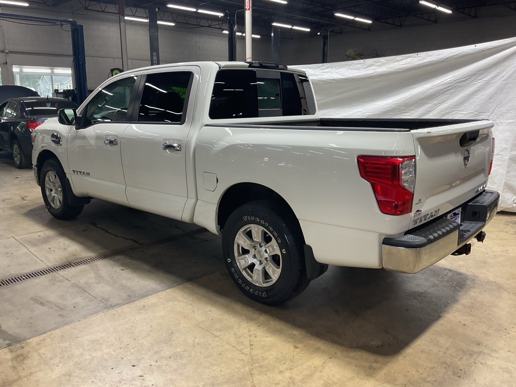 2017 Nissan Titan Image 2