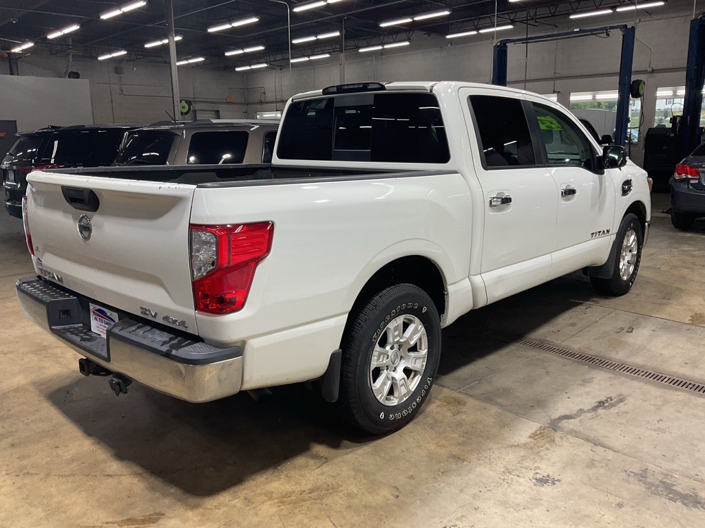 2017 Nissan Titan Image 3