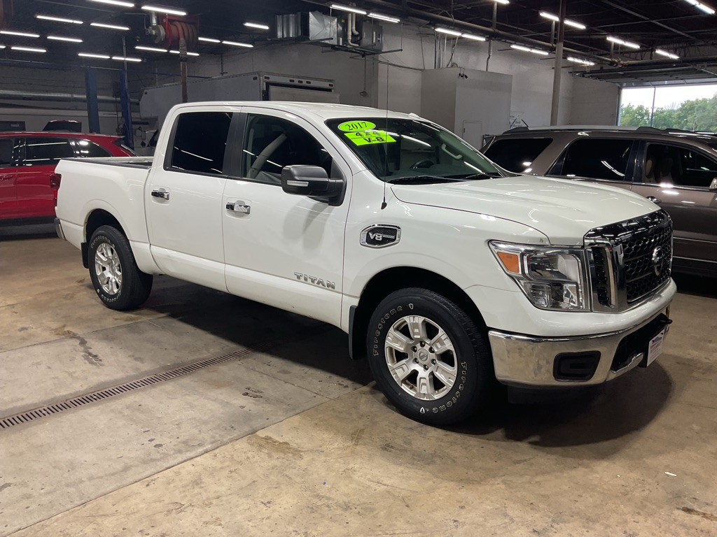 2017 Nissan Titan Image 4