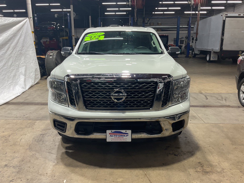 2017 Nissan Titan Image 5