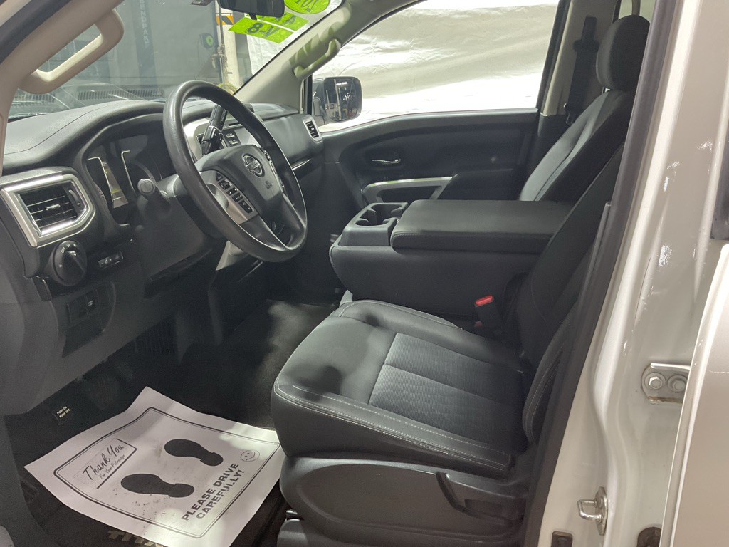 2017 Nissan Titan Image 6