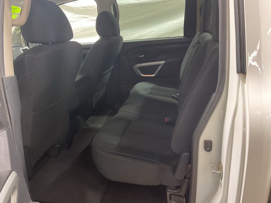 2017 Nissan Titan Image 7